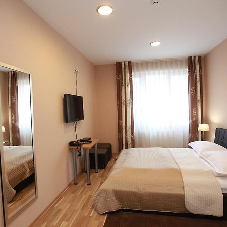 Hotel Petrijevci Бизоваць Номер фото